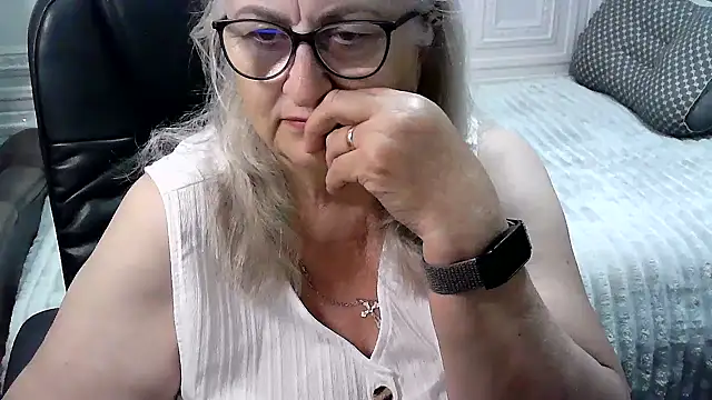 Snapshot of LolkaAlyss chatting on 06-12-26, 07:44 LolkaAlyss online show from 06-12-26, 07:44
