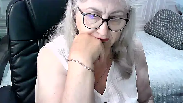 Snapshot of LolkaAlyss chatting on 06-11-26, 04:09 LolkaAlyss online show from 06-11-26, 04:09