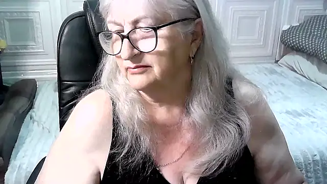 Snapshot of LolkaAlyss chatting on 05-10-26, 03:03 LolkaAlyss online show from 05-10-26, 03:03