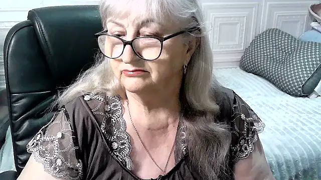 LolkaAlyss online show from 04-18-26, 04:42