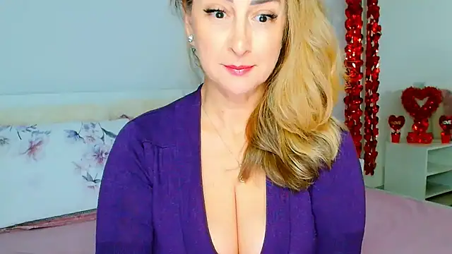 Snapshot of Tyana40 chatting on 02-19-25, 02:23 Tyana40 online show from 02-19-25, 02:23