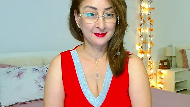 Snapshot of Tyana40 chatting on 11-11-25, 02:17 Tyana40 online show from 11-11-25, 02:17