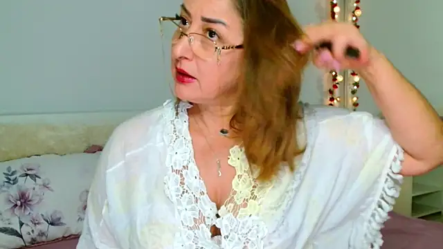 Snapshot of Tyana40 chatting on 06-22-26, 01:11 Tyana40 online show from 06-22-26, 01:11