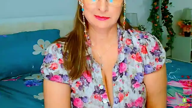 Snapshot of Tyana40 chatting on 03-20-25, 08:53 Tyana40 online show from 03-20-25, 08:53