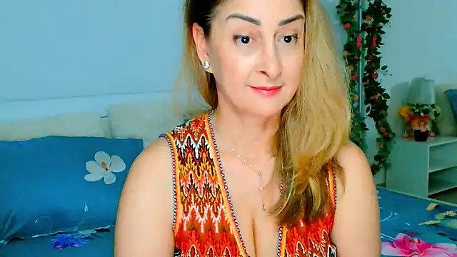 Snapshot of Tyana40 chatting on 03-19-25, 05:41 Tyana40 online show from 03-19-25, 05:41