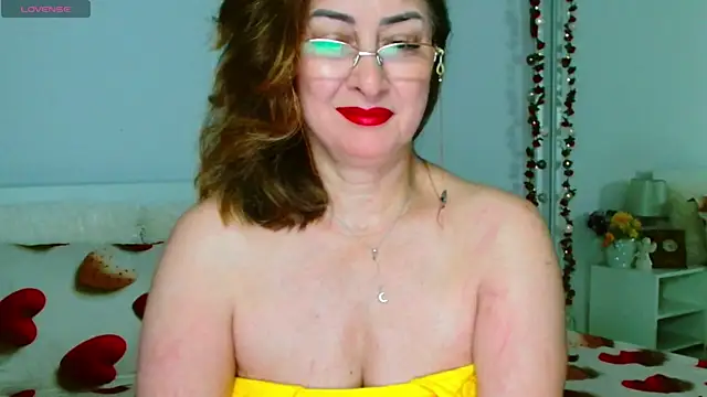 Snapshot of Tyana40 chatting on 07-15-26, 01:12 Tyana40 online show from 07-15-26, 01:12