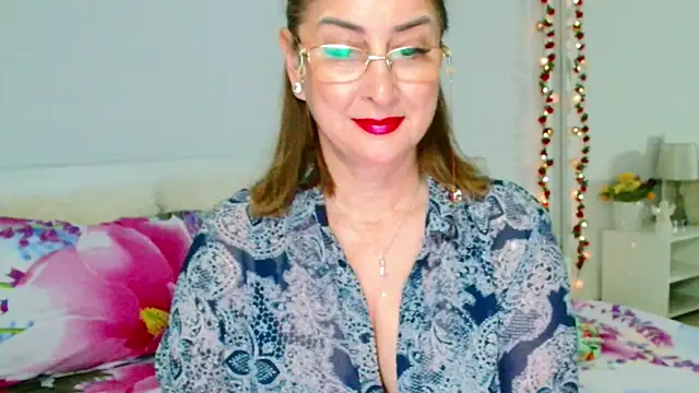 Snapshot of Tyana40 chatting on 05-16-26, 01:04 Tyana40 online show from 05-16-26, 01:04