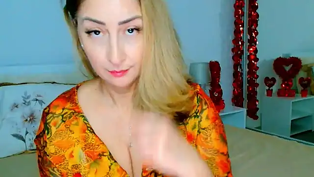 Snapshot of Tyana40 chatting on 02-26-25, 02:19 Tyana40 online show from 02-26-25, 02:19
