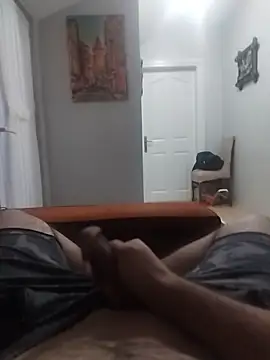 Snapshot of Aykut1990 chatting on 11-06-25, 03:05 Aykut1990 online show from 11-06-25, 03:05