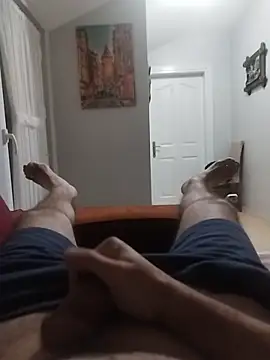 Snapshot of Aykut1990 chatting on 11-08-25, 08:34 Aykut1990 online show from 11-08-25, 08:34