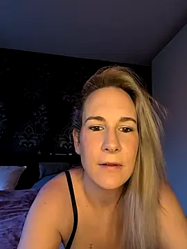 Snapshot of NaomiAndFriends chatting on 02-23-26, 07:53 NaomiAndFriends online show from 02-23-26, 07:53