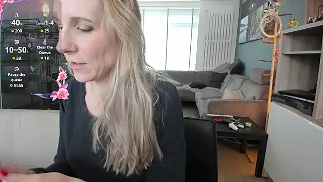 NaomiAndFriends online show from 02-20-25, 10:48