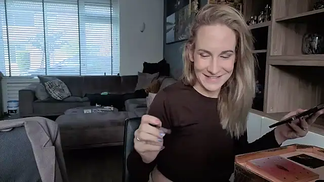 NaomiAndFriends online show from 09-24-25, 08:43