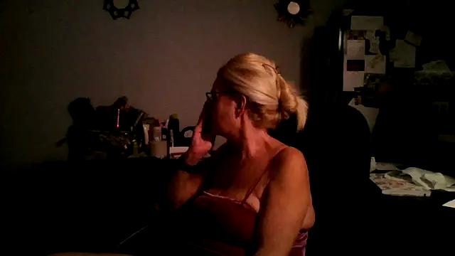 XTRAHORNYONE online show from 10-16-25, 12:41