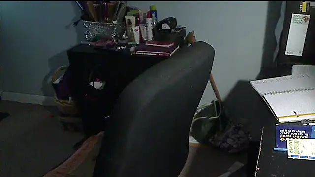 XTRAHORNYONE online show from 11-18-25, 05:00