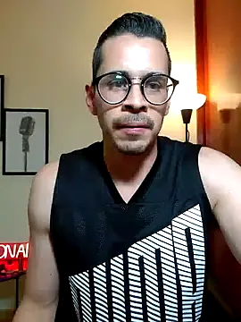 Snapshot of towers_j chatting on 07-10-26, 07:47 towers j online show from 07-10-26, 07:47
