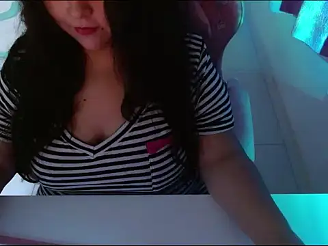 Snapshot of KittyK3 chatting on 10-11-25, 05:52 KittyK3 online show from 10-11-25, 05:52