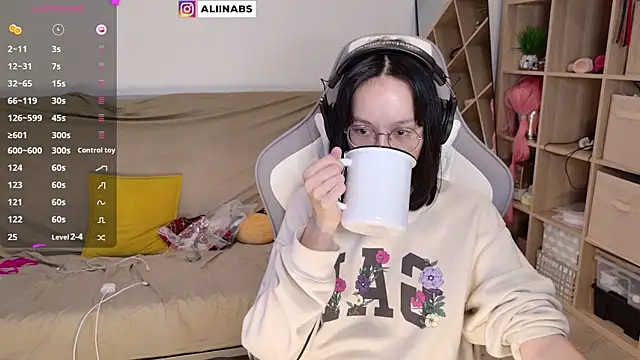 aliiiiiina online show from 03-22-25, 12:39