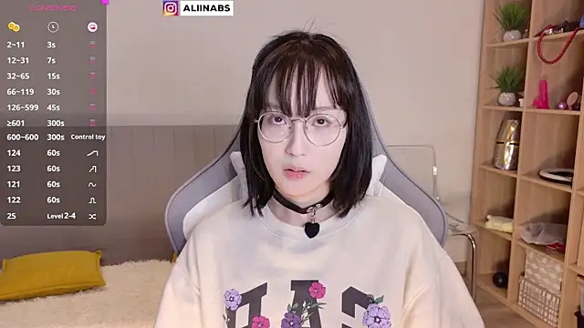 aliiiiiina online show from 02-06-25, 04:03