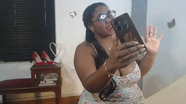Snapshot of sharom_smith1 chatting on 05-27-26, 10:39 sharom smith1 online show from 05-27-26, 10:39