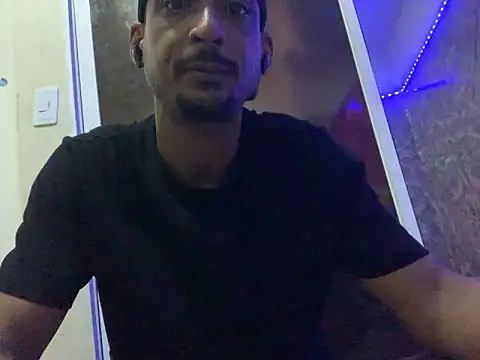 Snapshot of domigoodguy chatting on 01-21-25, 11:24 domigoodguy online show from 01-21-25, 11:24