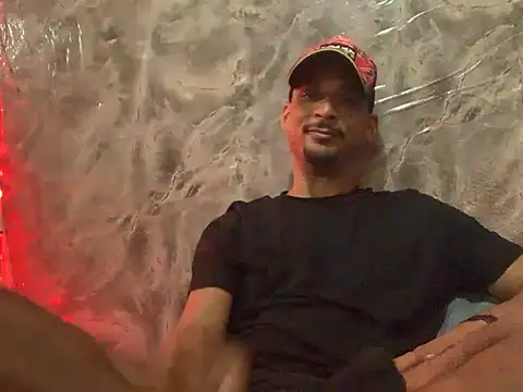 Snapshot of domigoodguy chatting on 01-21-25, 04:43 domigoodguy online show from 01-21-25, 04:43