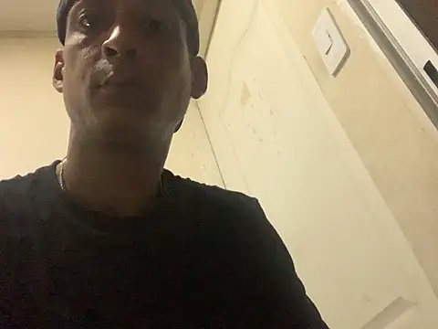 Snapshot of domigoodguy chatting on 02-20-25, 07:19 domigoodguy online show from 02-20-25, 07:19