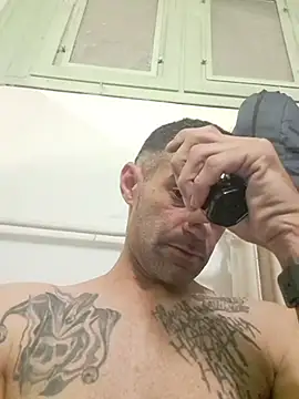 Snapshot of 2223joker chatting on 10-30-25, 01:04 2223joker online show from 10-30-25, 01:04