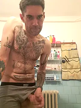 Snapshot of 2223joker chatting on 01-12-26, 02:24 2223joker online show from 01-12-26, 02:24