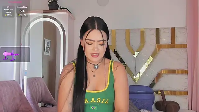 Snapshot of sophy_champagne chatting on 07-06-26, 01:01 sophy champagne online show from 07-06-26, 01:01