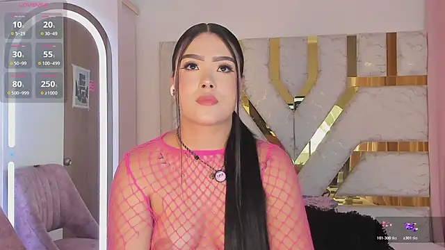Snapshot of sophy_champagne chatting on 05-23-26, 01:04 sophy champagne online show from 05-23-26, 01:04