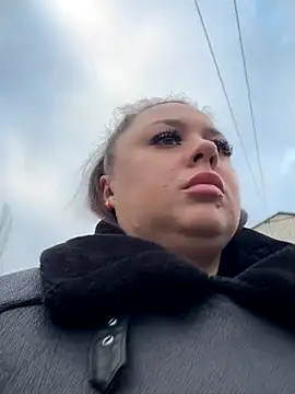 Sara Slow online show from 12-22-25, 01:33