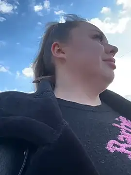 Sara Slow online show from 02-19-25, 01:39