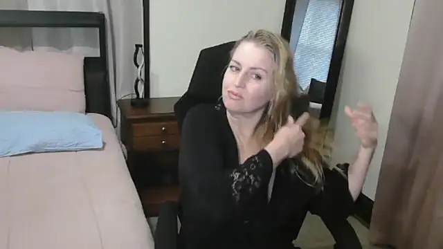 HollieBim online show from 10-23-25, 12:37