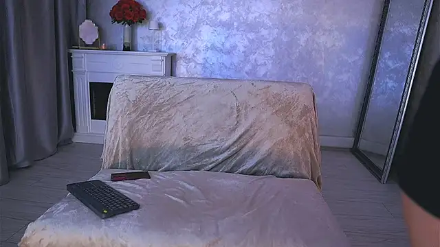 Snapshot of Michelle90u chatting on 07-07-26, 12:20 Michelle90u online show from 07-07-26, 12:20