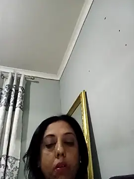 Snapshot of Mahi4luv chatting on 10-12-25, 11:39 Mahi4luv online show from 10-12-25, 11:39