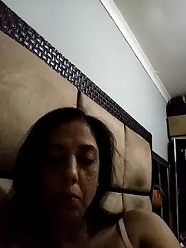 Snapshot of Mahi4luv chatting on 10-18-25, 10:45 Mahi4luv online show from 10-18-25, 10:45