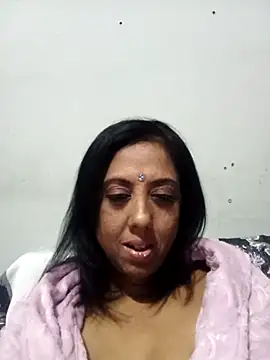 Snapshot of Mahi4luv chatting on 06-21-26, 11:43 Mahi4luv online show from 06-21-26, 11:43