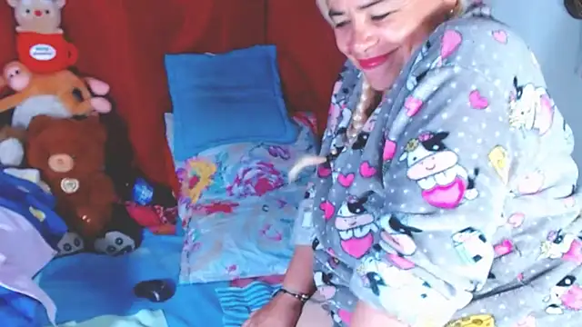 estrellita fugaz16x online show from 11-14-25, 05:22