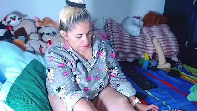 estrellita fugaz16x online show from 06-11-26, 04:09