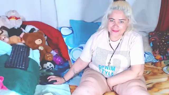 estrellita fugaz16x online show from 11-30-25, 03:40