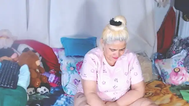 estrellita fugaz16x online show from 12-01-25, 05:19