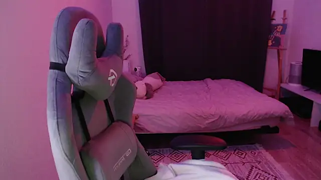 AnabelFrel online show from 10-23-25, 12:20