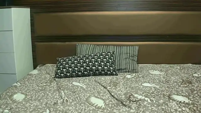 Snapshot of LucyBlondy chatting on 12-17-24, 04:12 LucyBlondy online show from 12-17-24, 04:12
