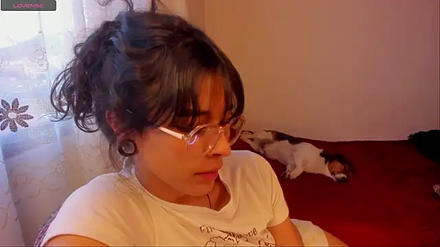 Snapshot of aluna_0310 chatting on 12-16-24, 10:45 aluna 0310 online show from 12-16-24, 10:45