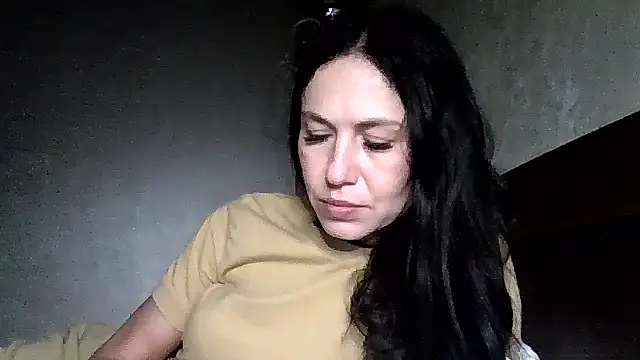 Snapshot of JulianaGold1 chatting on 04-25-26, 09:23 JulianaGold1 online show from 04-25-26, 09:23