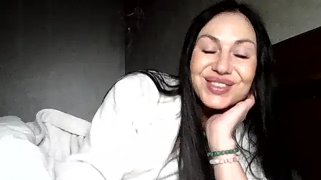 Snapshot of JulianaGold1 chatting on 04-24-26, 08:00 JulianaGold1 online show from 04-24-26, 08:00