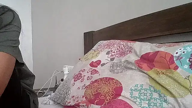 JulianaGold1 online show from 09-19-25, 01:48