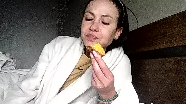 Snapshot of JulianaGold1 chatting on 04-23-26, 05:25 JulianaGold1 online show from 04-23-26, 05:25