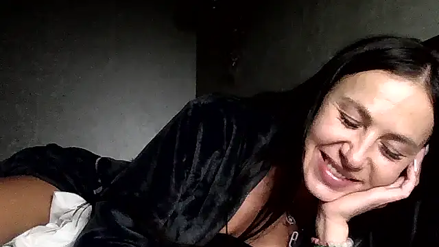 Snapshot of JulianaGold1 chatting on 06-21-26, 08:03 JulianaGold1 online show from 06-21-26, 08:03